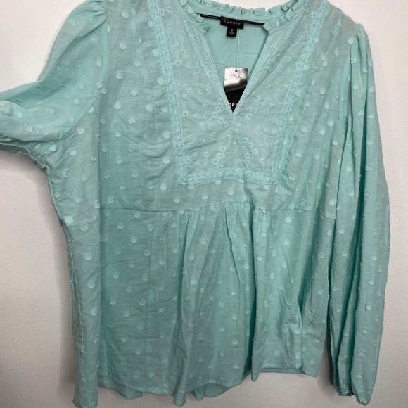 NWT Torrid Blouse Size 2X Blue Cotton Eyelet Floral Lightweight Airy - Picture 5 of 10